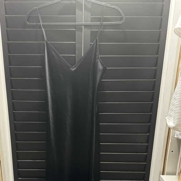 Like NEW condition- Aritzia, Wilfred slip stain midi dress - Picture 4 of 5
